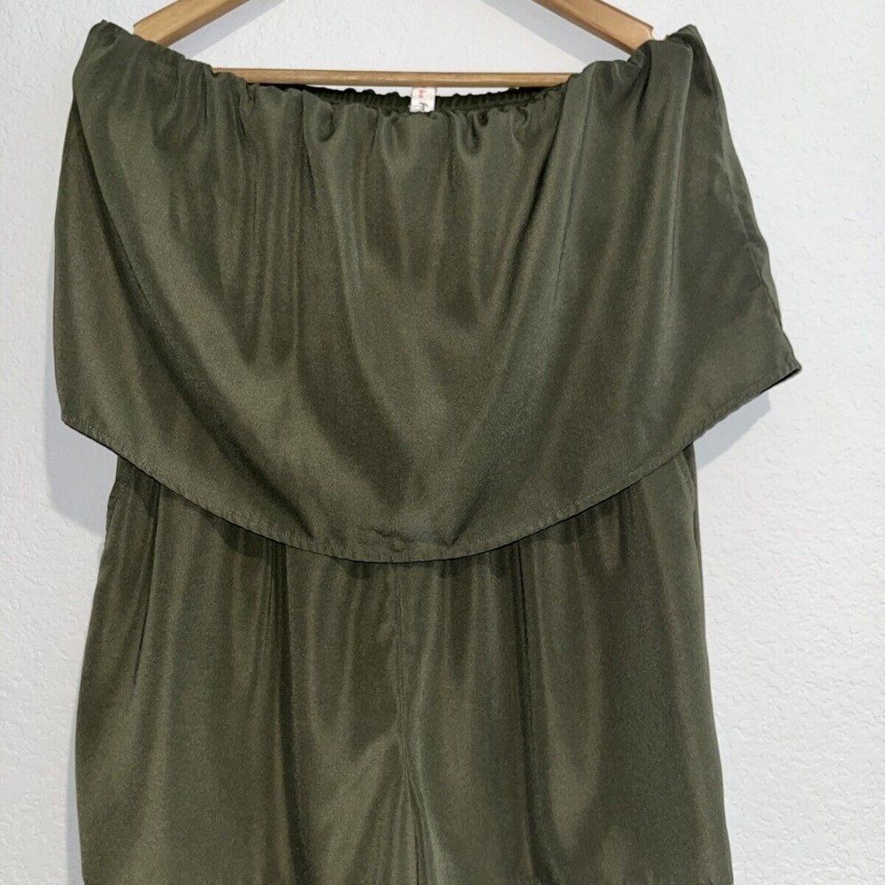 womans xl shorts Romper pockets Strapless forest green layered ruffled top